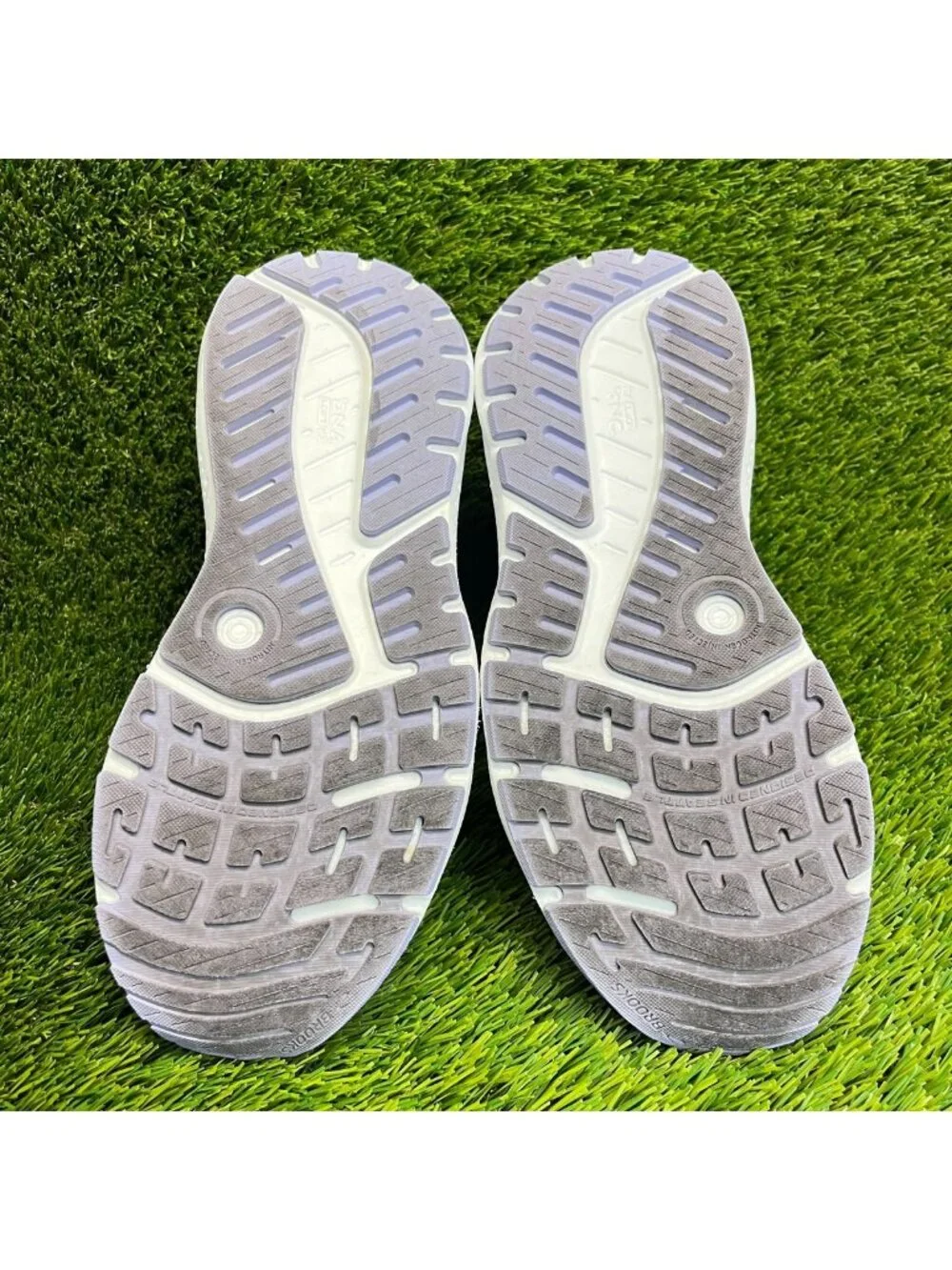 Brooks Ariel 24 GTS Women Size 10.5D Gray Purple Athletic Running Shoes Sneakers